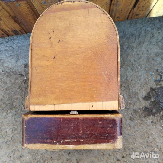 Днище и корпус швейной машинки