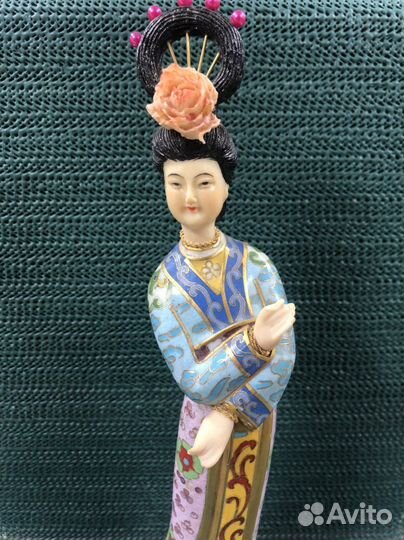 Редкая статуэтка Девушка в технике клуазоне