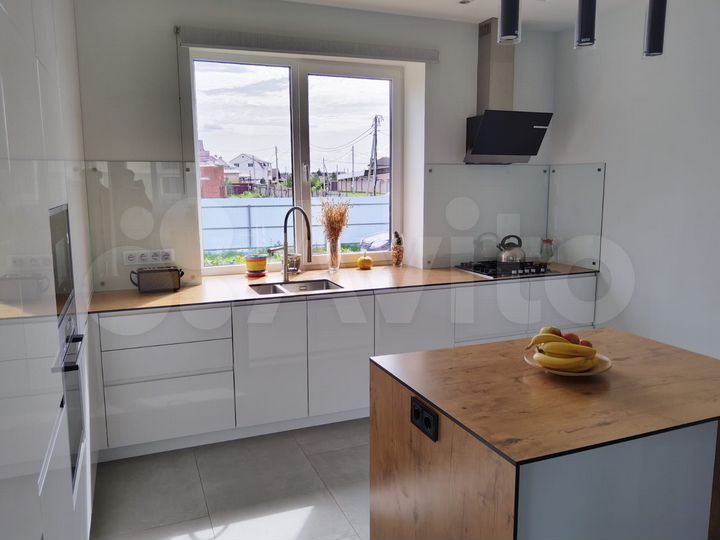 Коттедж 199 м² на участке 12,7 сот.