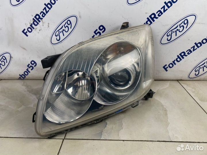 Фара передняя левая Toyota Avensis T250 2004-2006