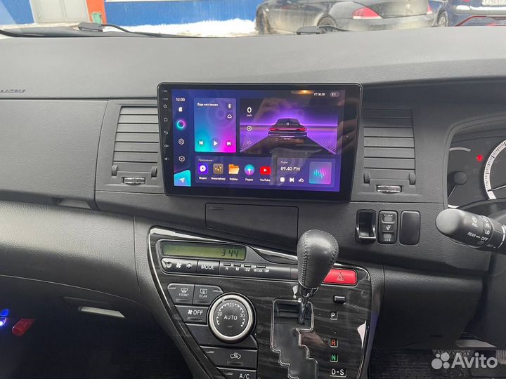 Магнитола Toyota Isis Teyes CC2L plus