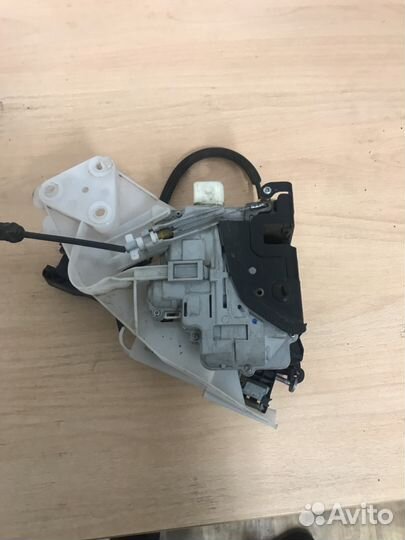 Замок З/П З/Л двери Фольксваген Пассат Б6