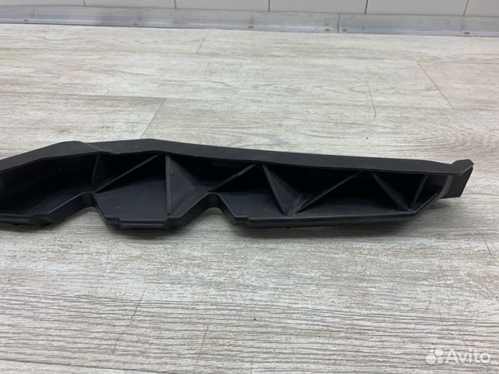 Крепление бампера переднее левое Skoda Octavia