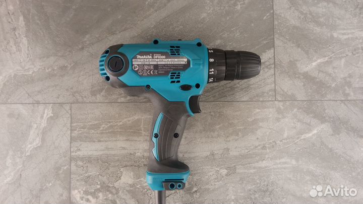 Шуруповерт дрель Makita DF0300