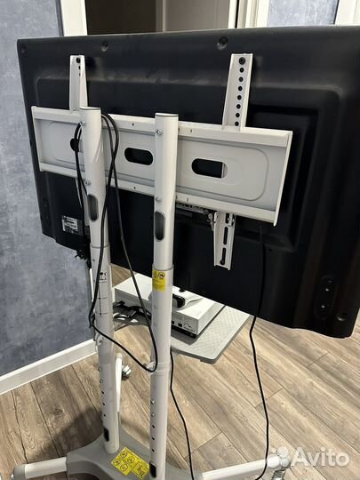 Стойка для телевизора с кранштейном Onkron