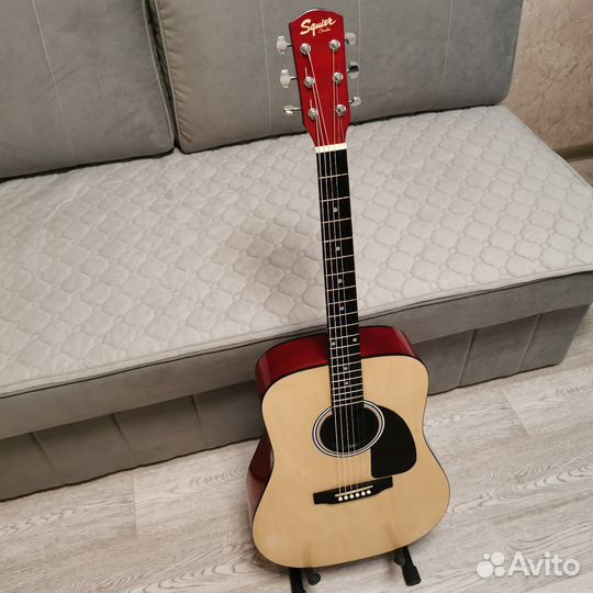 Акустическая гитара fender.Чехол, струны, педаль