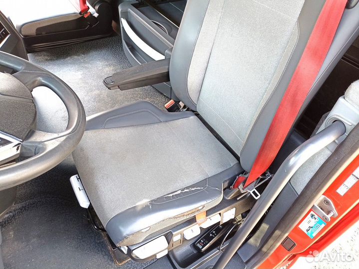 7482617348 Сиденье водительское пневматическое