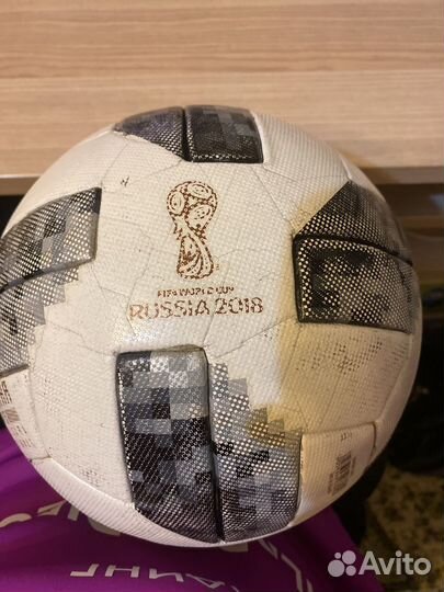 Футбольный мяч adidas telstar fifa 2018