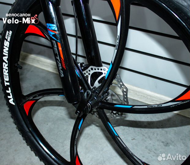 Велосипед на литых дисках 26