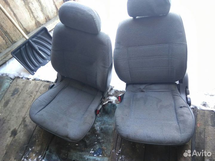 Продам сиденья на Nissan Sunny