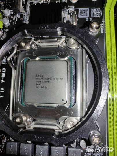 Материнская плата с процессором и памятью