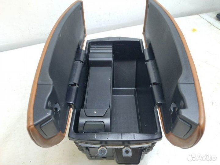 Подлокотник Bmw X5 E70M 5.0 2013