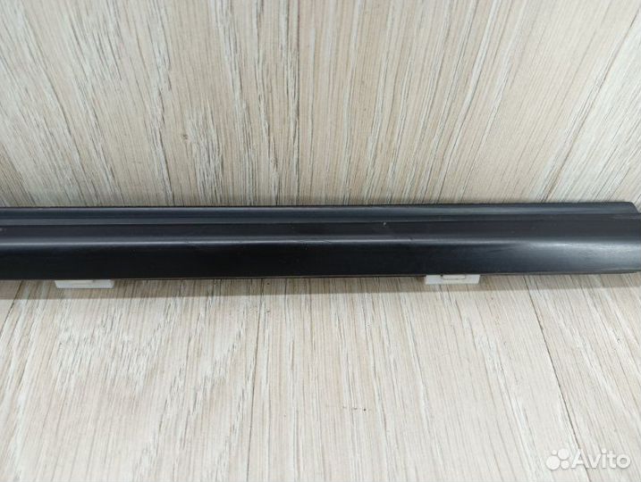 Молдинг стекла двери задний правый Hyundai Solaris