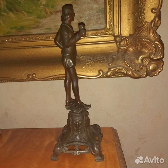 Антикварная скульптура архитектор