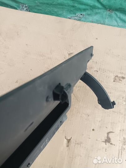 Крышка бардачка Renault Logan 2010-2013 г