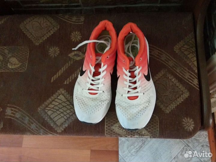 Кроссовки женские