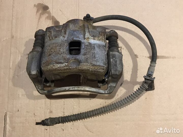 Суппорт передний правый Hyundai Elantra HD