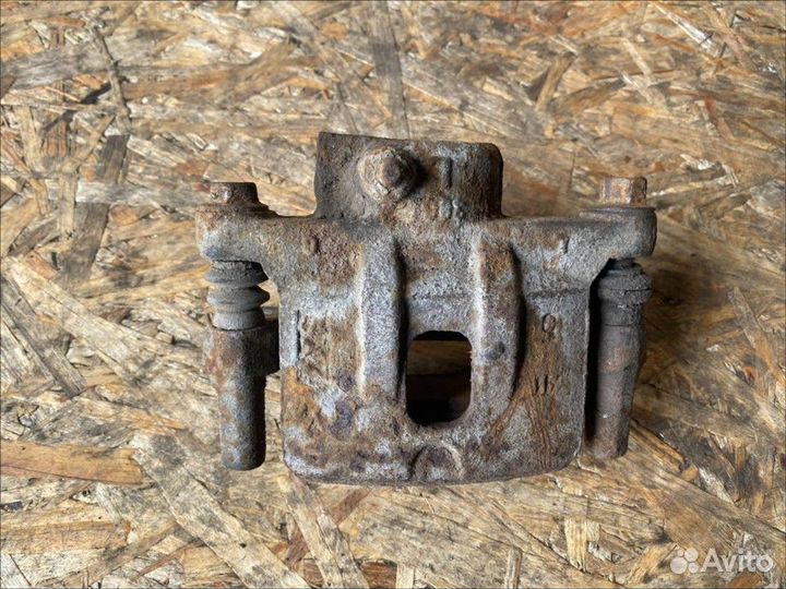 Суппорт задний левый Mitsubishi Lancer