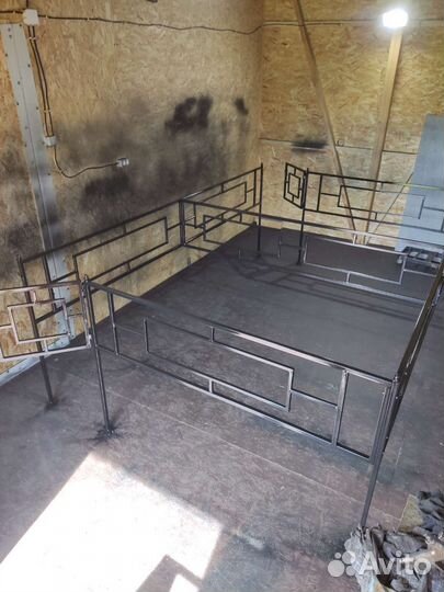 Ограды могильные, кресты, лавочки