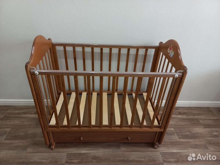 Кроватка детская и мобиль на кроватку