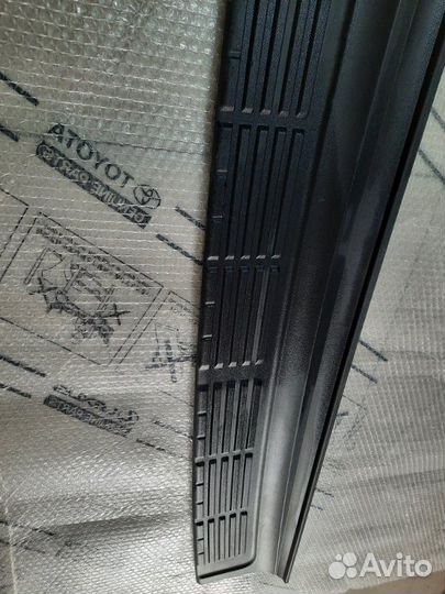 Накладка на бампер Toyota Land Cruiser 200