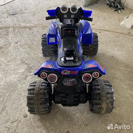 Детский квадроцикл на аккумуляторе