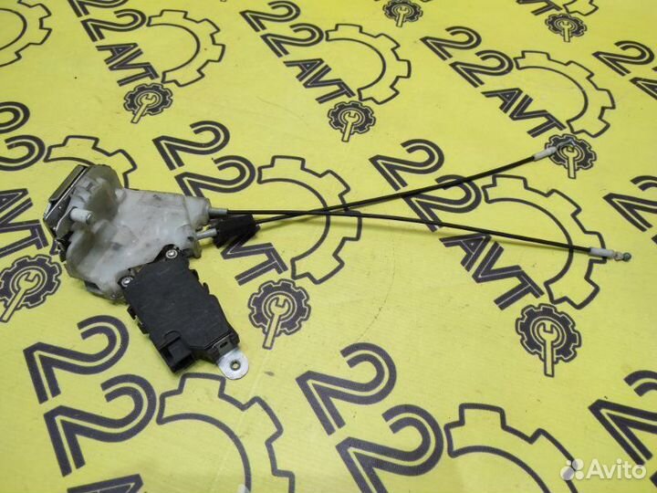 Замок двери задний правый Subaru Forester SG5