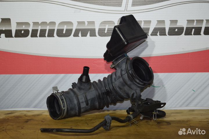 Патрубок воздушного фильтра c Toyota Mark X Zio AN