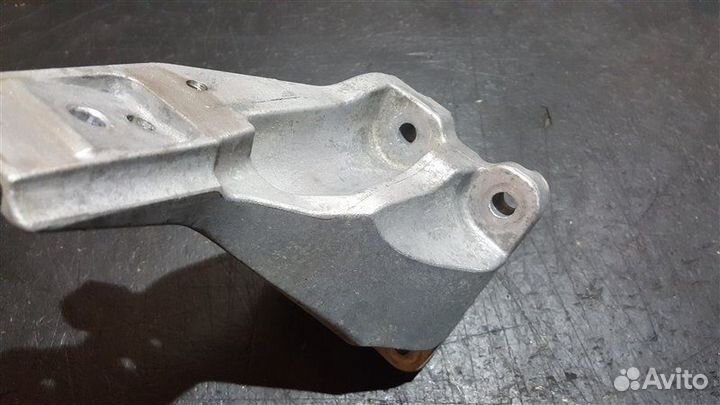 Кронштейн двигателя Jaguar Xe X760 204PT 2017