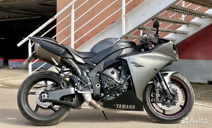 Продам Yamaha YZF-R1 12 года