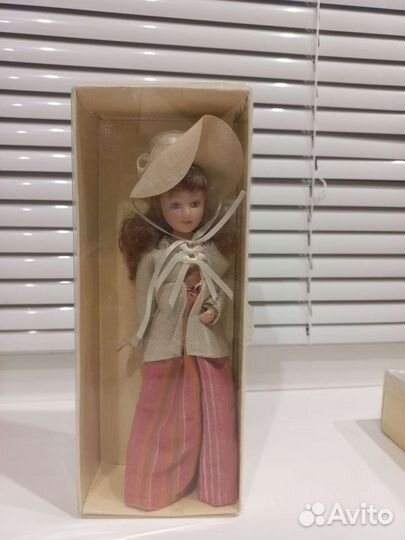 Кукла фарфоровая коллекционная