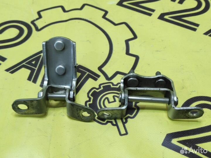 Петли двери задние правые Toyota Vista ZZV50