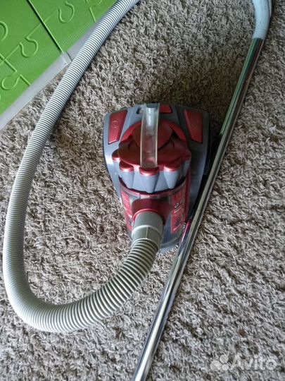 Пылесос Scarlett 1700W с колбой и hepa фильтром