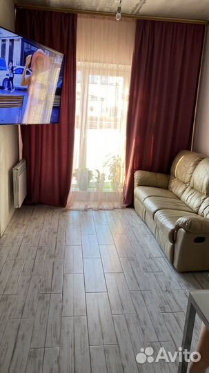 Кожаный диван