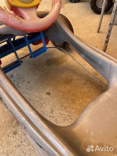 Детская машинка на педалях