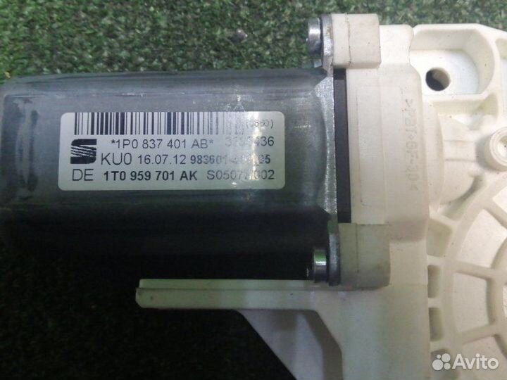 Мотор стеклоподъемника передний левый Seat Leon