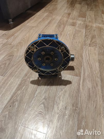 Угловой редуктор