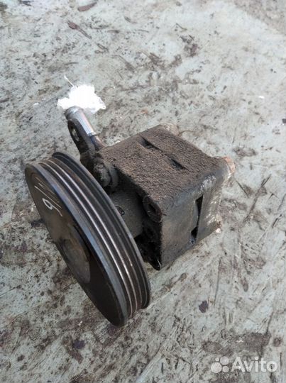 Насос гидроусилителя руля Ниссан Альмера n16