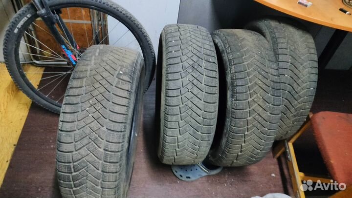 Pirelli Ice Zero FR 215/55 R18