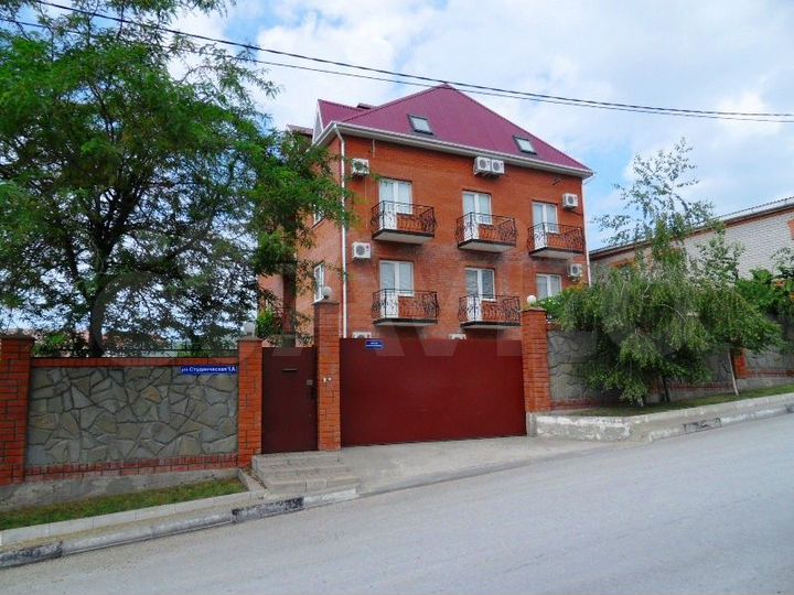 Дом 423,7 м² на участке 5,9 сот.