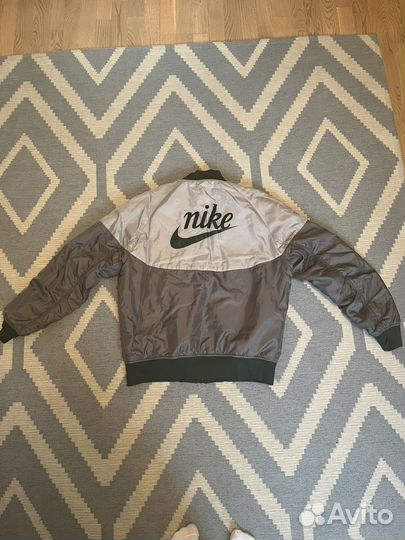 Бомбер Nike двухсторонний