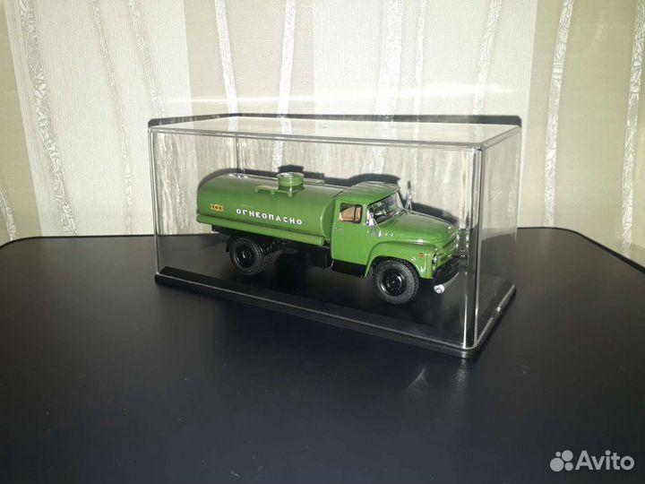 Модель автомобиля ЗИЛ 130 бензовоз