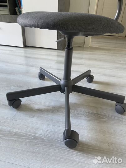Компьютерное кресло икеа блекбергет