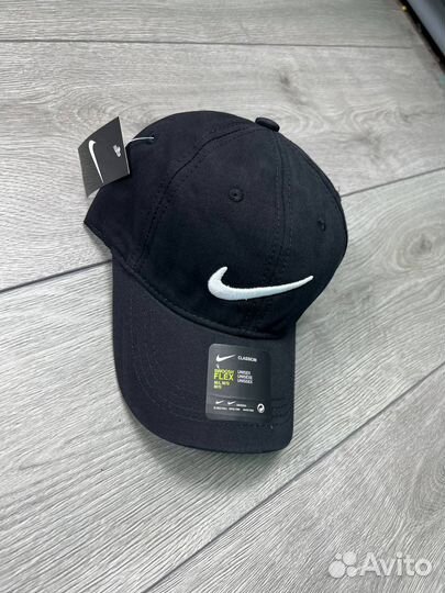 Бейсболка Nike Swoosh чёрная