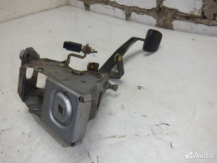 Педаль сцепления Nissan Almera Classic B10