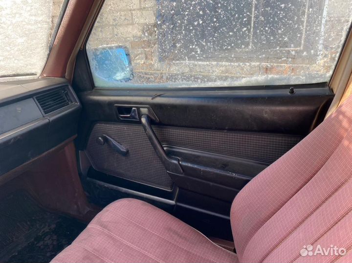 Дверные обшивки Mercedes W201