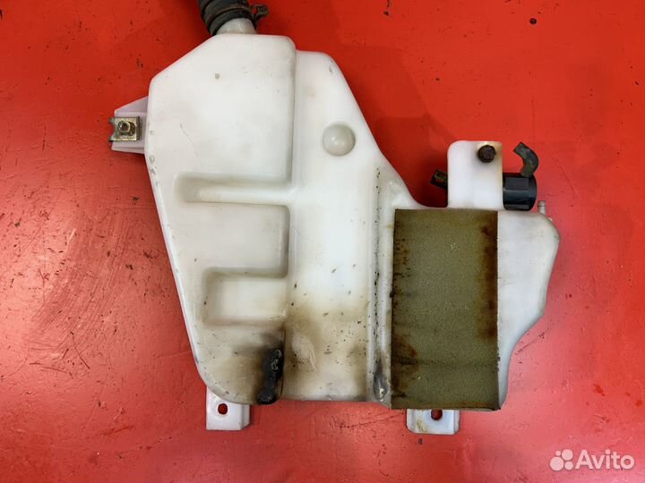 Задний бачок омывателя Toyota Hiace H100 1989-1999