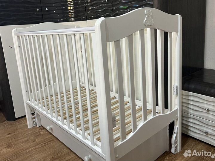 Кроватка детская с маятником Гандылян