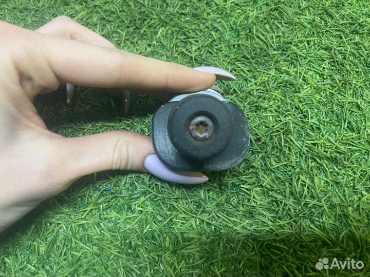 Ограничитель двери багажника правый Bmw X5 E53