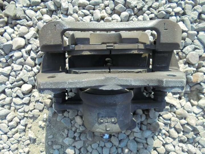 Суппорт передний левый Toyota Corolla Fielder